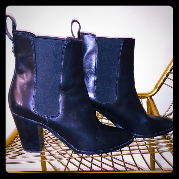 Burberry Shoes - 🚨🚨 Burberry high heel Chelsea boot!! Size 40!